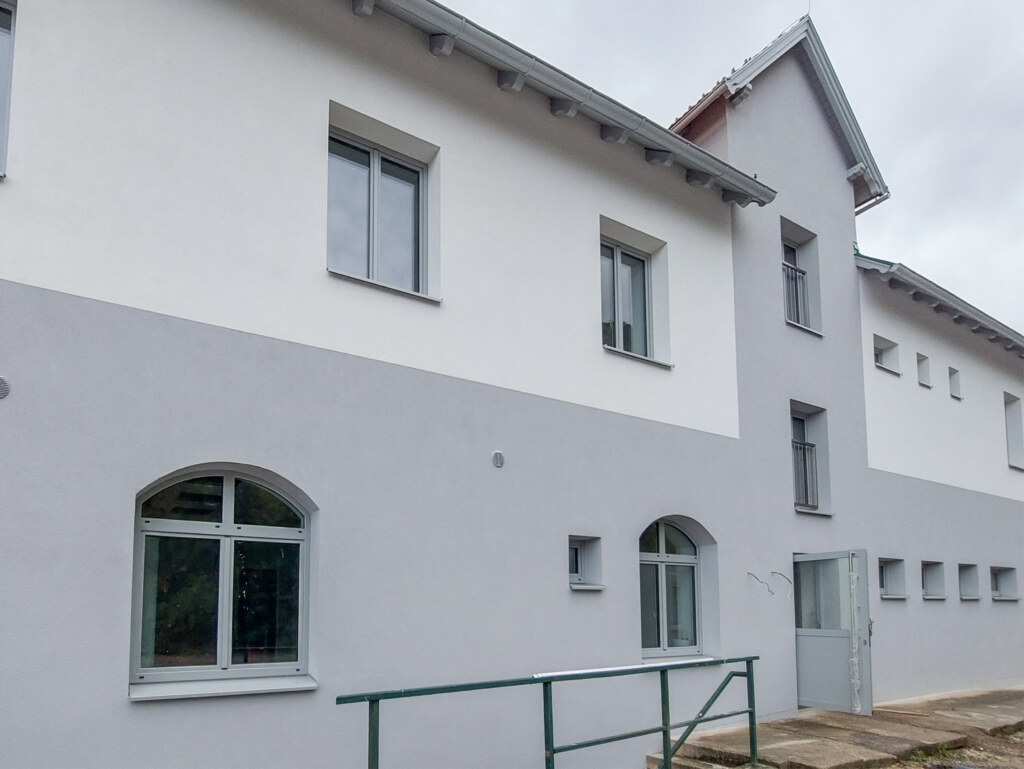 Sanierung Gesundheitszentrum Niederösterreich THON Generalunternehmer Sanierung eines Bestandsgebäudes durch THON Baubetreuung GmbH als GeneralunternehmerGeneralunternehmer