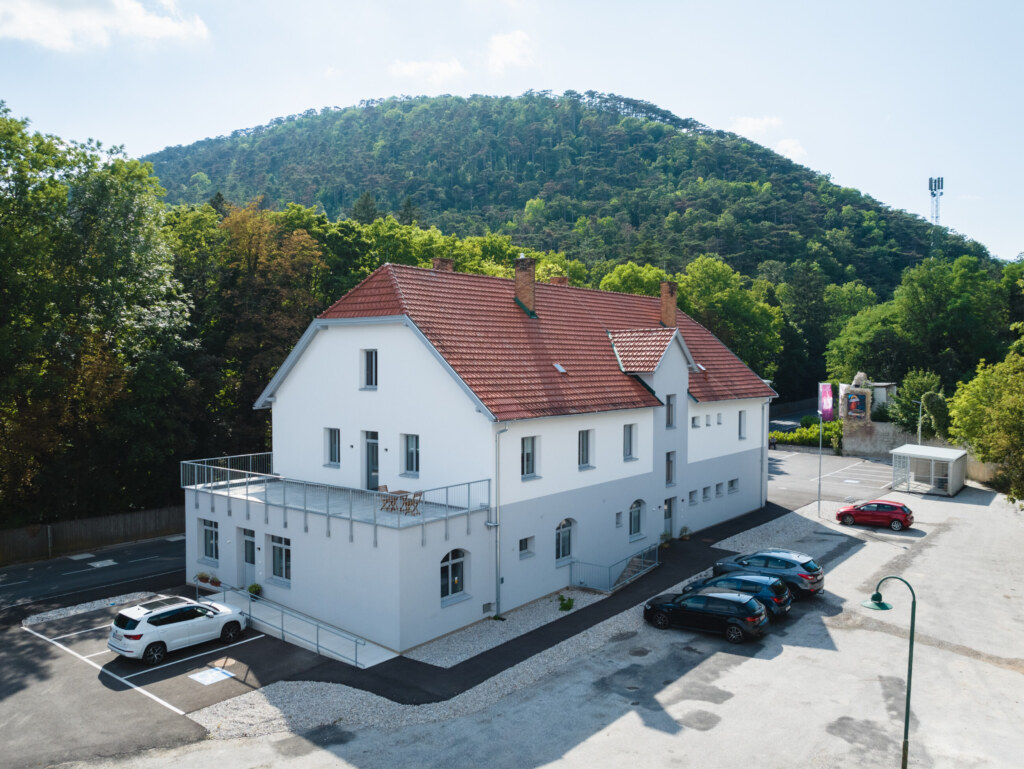 Sanierung Gesundheitszentrum Niederösterreich THON Generalunternehmer Komplettsanierung eines Gebäudes durch THON Baubetreuung GmbH als Generalunternehmer