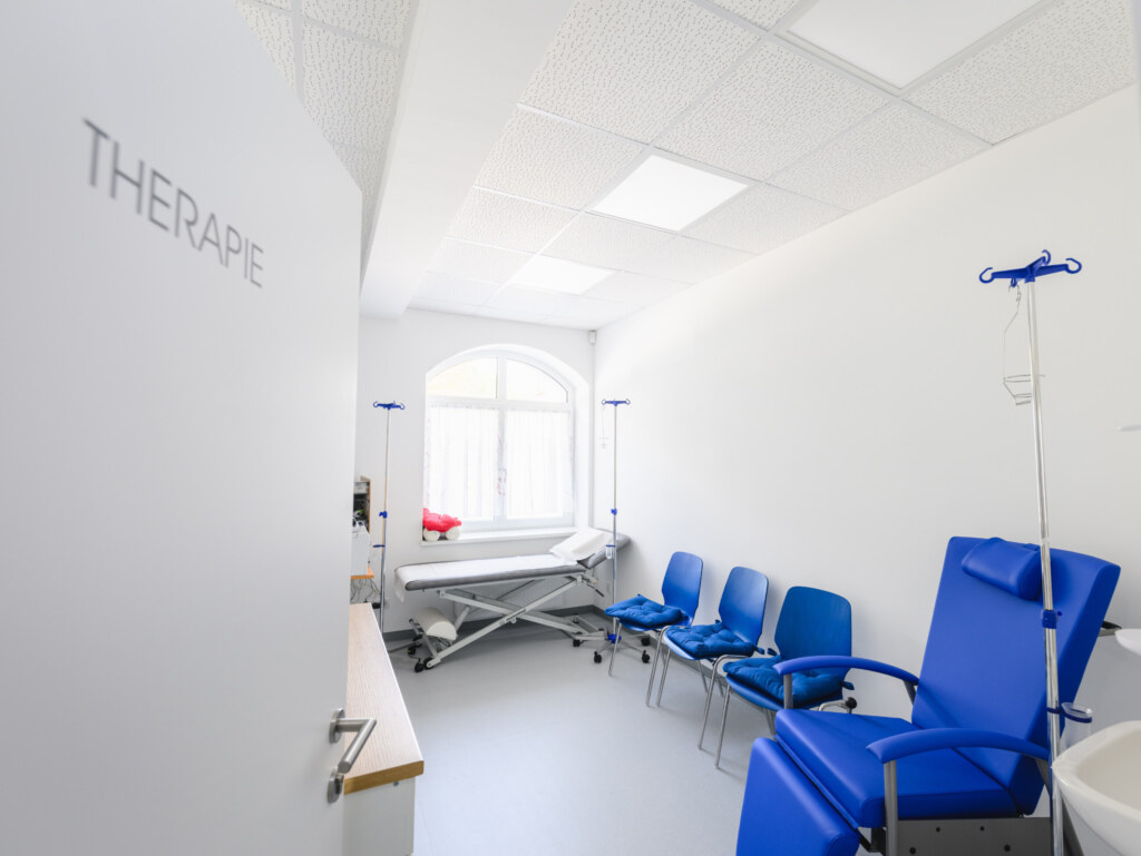 Sanierung Gesundheitszentrum Niederösterreich THON Generalunternehmer Ergebnis der Komplettsanierung: Ärztezentrum realisiert durch THON Baubetreuung GmbH als Generalunternehmer