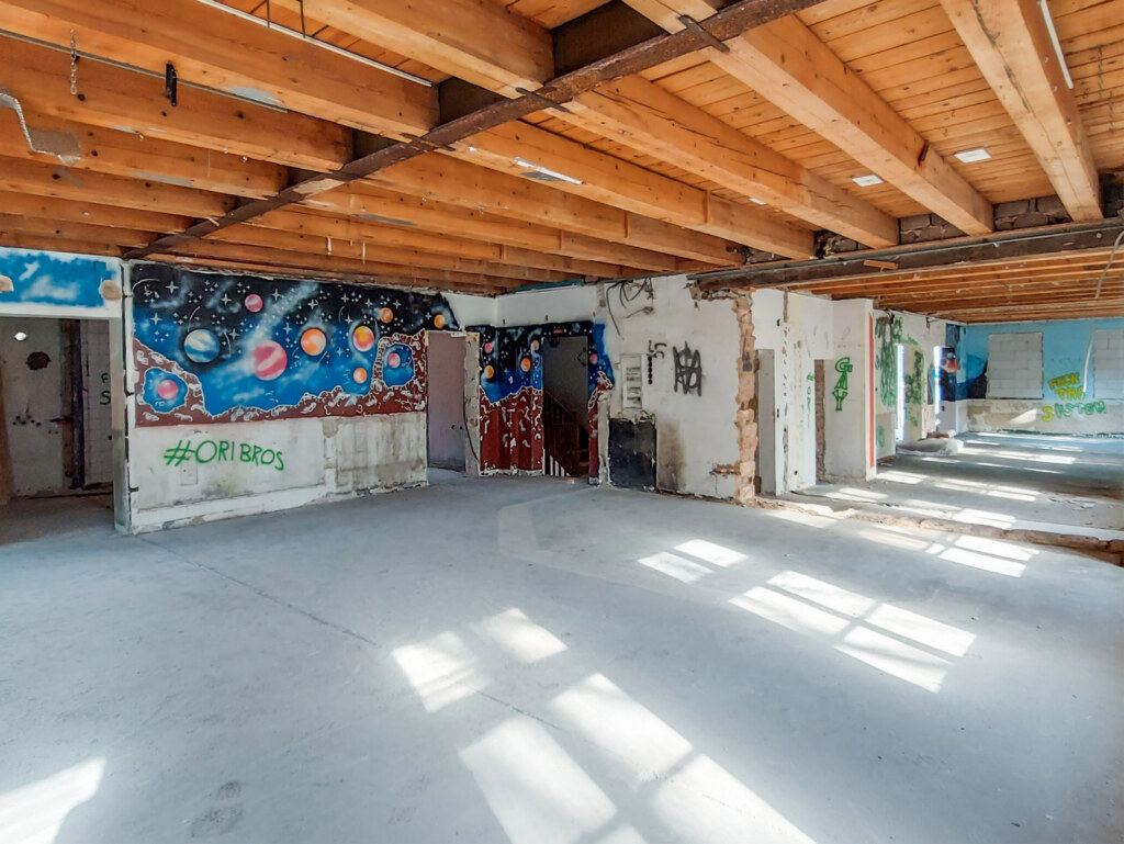 Sanierung Gesundheitszentrum Niederösterreich THON Generalunternehmer Umbau eines ehemaligen Wirtshauses in ein modernes Ärztezentrum durch THON Baubetreuung GmbH als Generalunternehmer in Niederösterreich