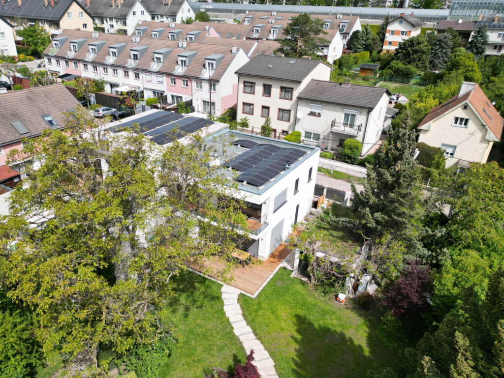 Holzhaus Neubau Genaralunternehmer THON Neubau eines Holzhauses durch THON Baubetreuung als Generalunternehmer und Planer