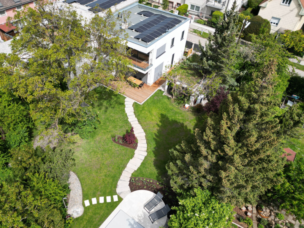 Holzhaus Neubau Genaralunternehmer THON Neubau eines Holzhauses durch THON Baubetreuung als Generalunternehmer und Planer