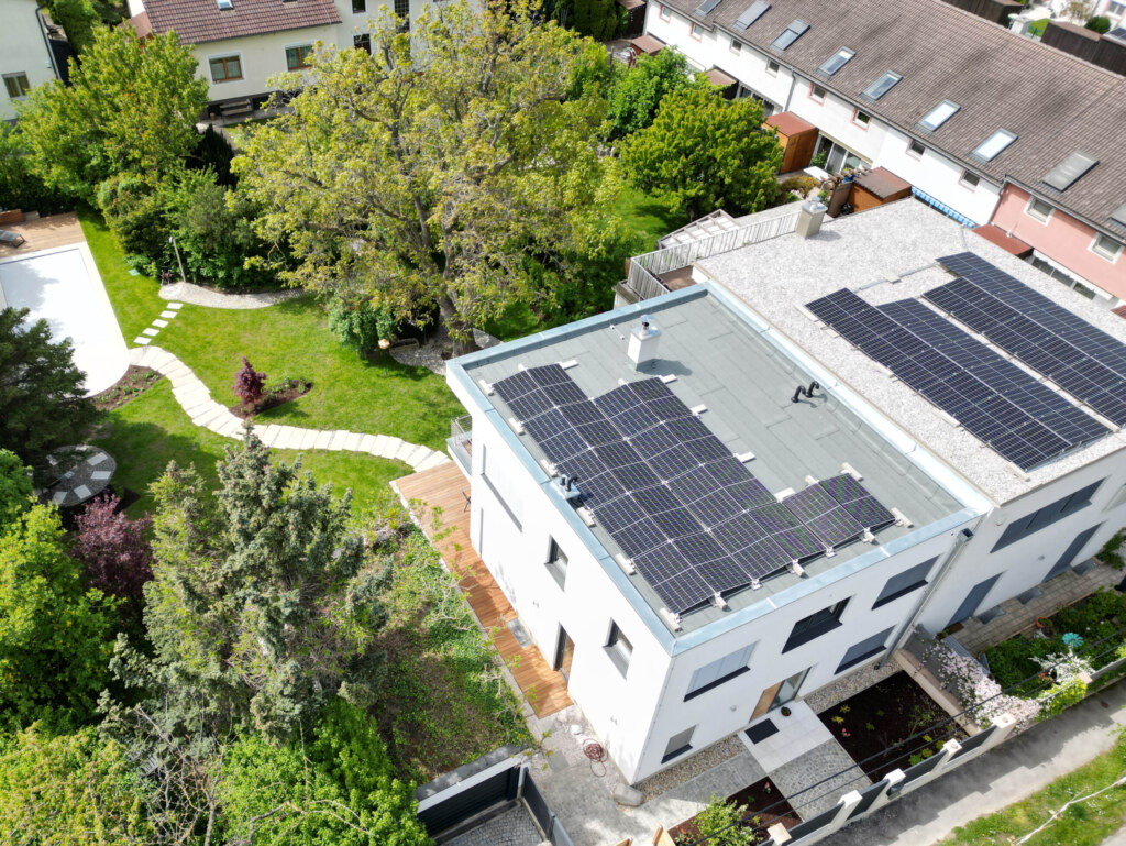 Holzhaus Neubau Genaralunternehmer THON Neubau eines Holzhauses durch THON Baubetreuung als Generalunternehmer und Planer