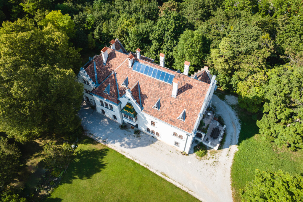 HiRes 161814 DJI_0474-Schlosssanierung_Niederoesterreich Dachsanierung eines Schlosses, umgesetzt von THON Baubetreuung GmbH