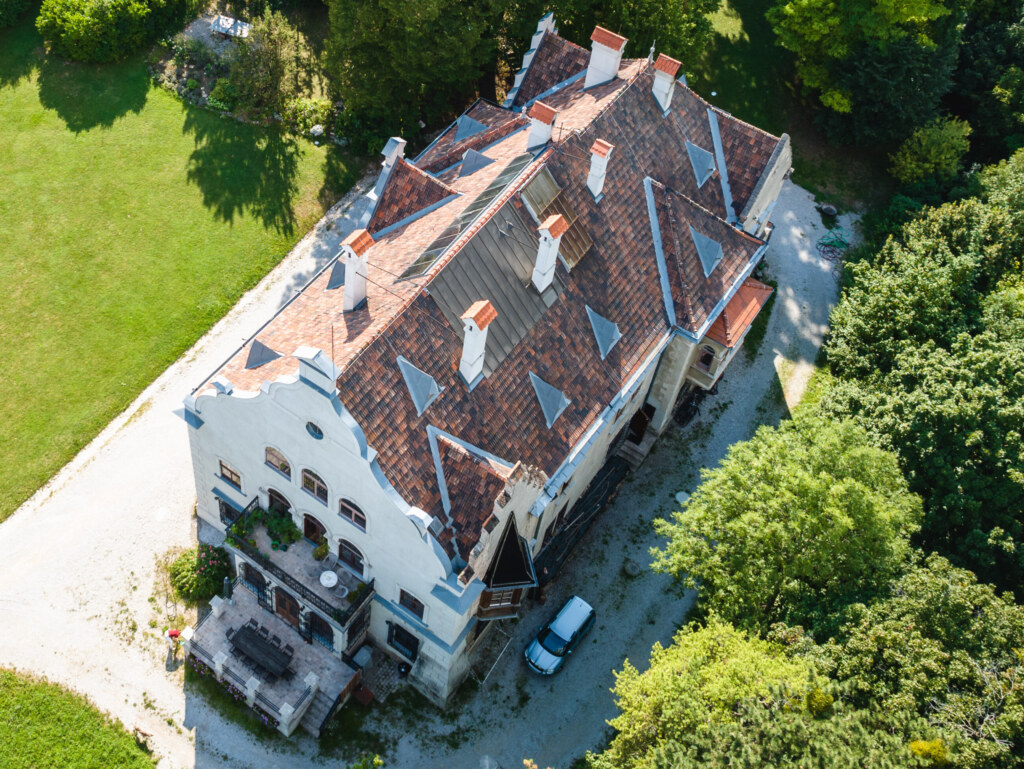 Vorlage für Bilderexport quer8 Dachsanierung eines Schlosses, umgesetzt von THON Baubetreuung GmbH